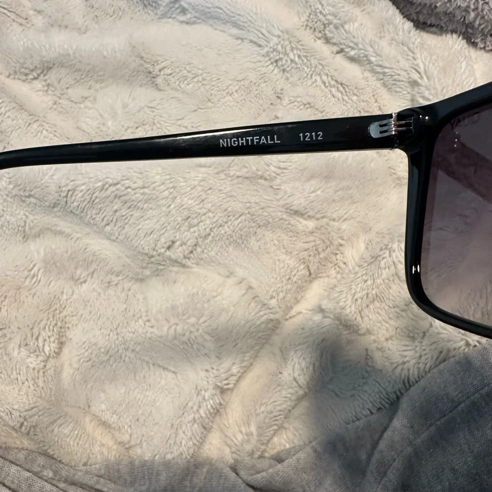 Quay Nightfall sunglasses - Picture 2 of 4